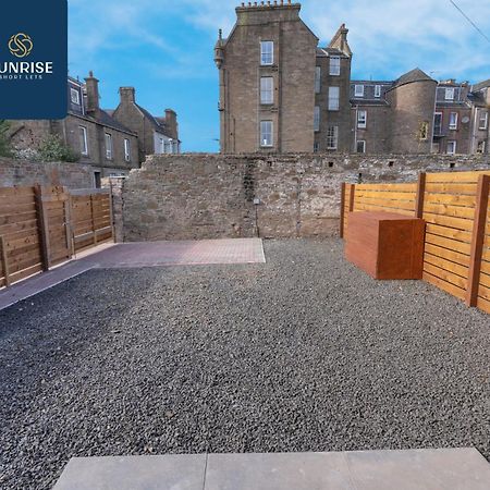 L2 - Stunning 4 Bed House With 6 Beds And 3 Bathrooms, Tvs In Each Room, Free Parking, Fully Equipped, Local Amenities, Easy Ring Road Access, Special Rates Ask Sunrise Short Lets Dundee Exterior foto