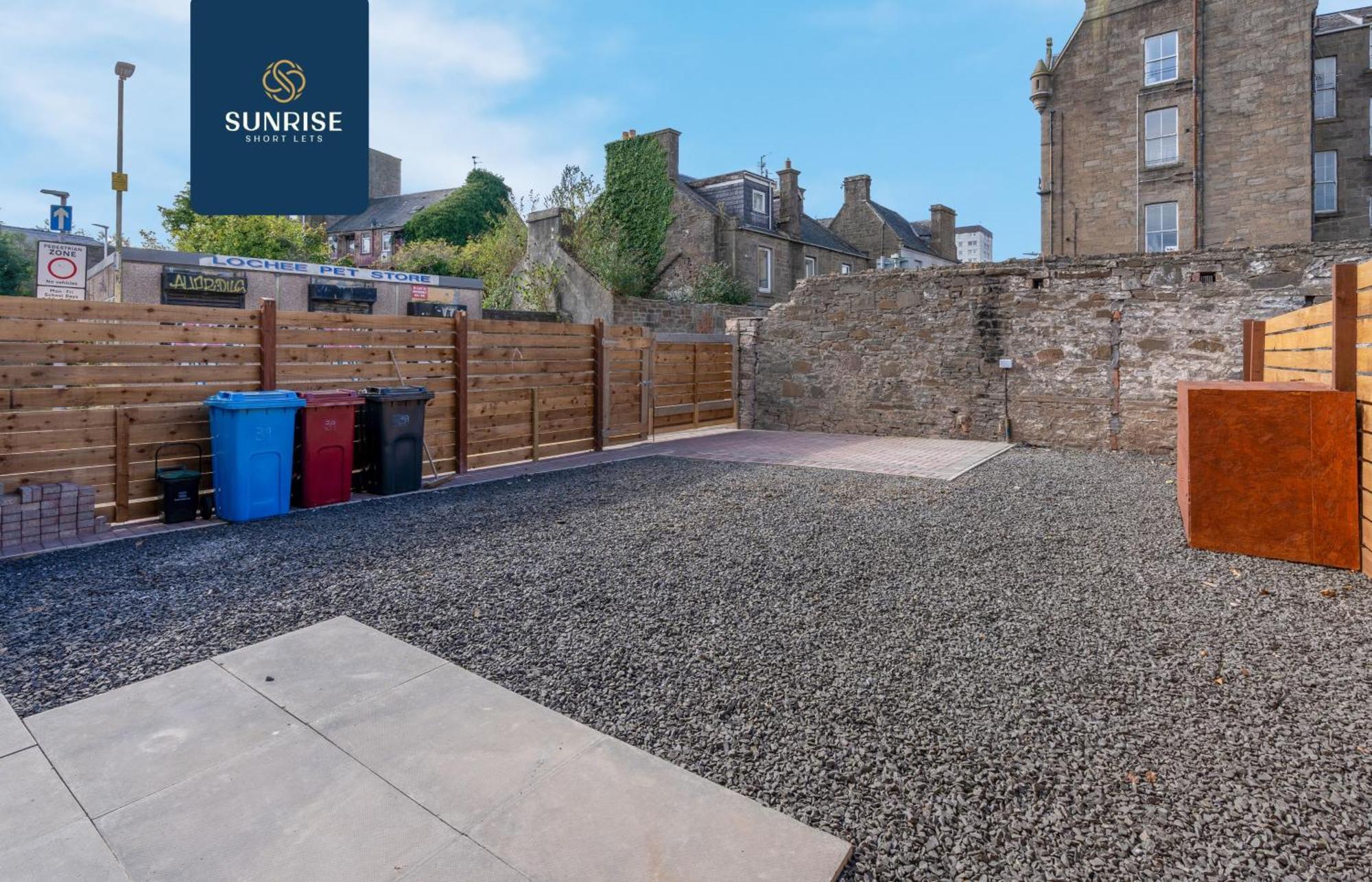 L2 - Stunning 4 Bed House With 6 Beds And 3 Bathrooms, Tvs In Each Room, Free Parking, Fully Equipped, Local Amenities, Easy Ring Road Access, Special Rates Ask Sunrise Short Lets Dundee Exterior foto