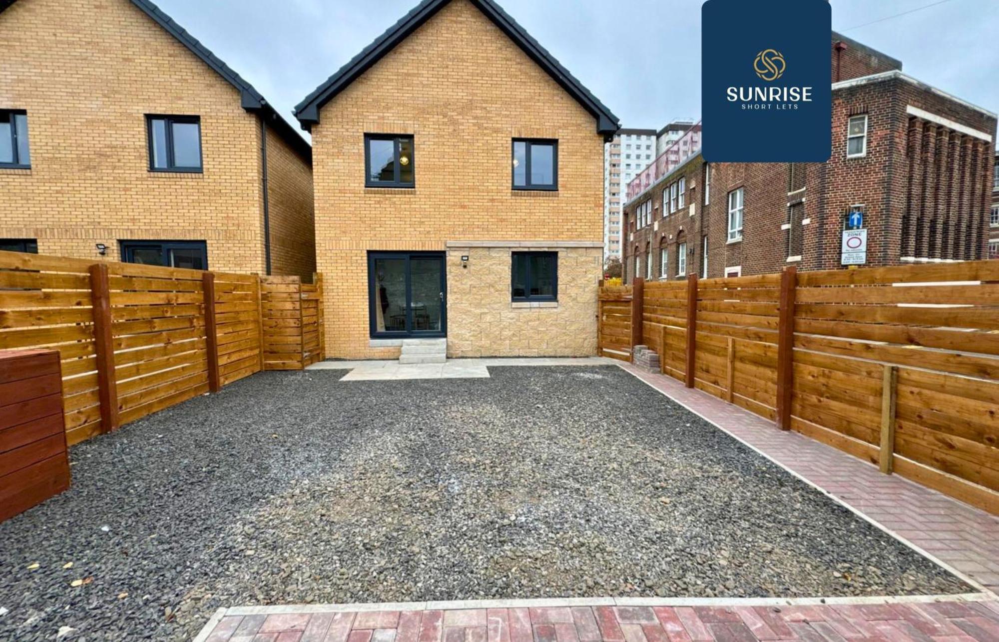 L2 - Stunning 4 Bed House With 6 Beds And 3 Bathrooms, Tvs In Each Room, Free Parking, Fully Equipped, Local Amenities, Easy Ring Road Access, Special Rates Ask Sunrise Short Lets Dundee Exterior foto