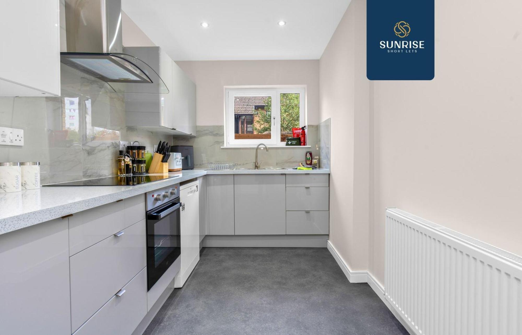 L2 - Stunning 4 Bed House With 6 Beds And 3 Bathrooms, Tvs In Each Room, Free Parking, Fully Equipped, Local Amenities, Easy Ring Road Access, Special Rates Ask Sunrise Short Lets Dundee Exterior foto